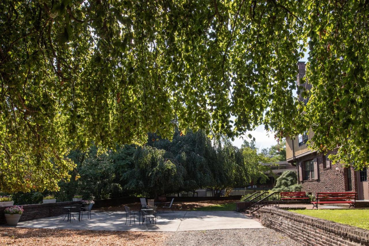 ניו ברונסוויק Rutgers University Inn And Conference Center מראה חיצוני תמונה